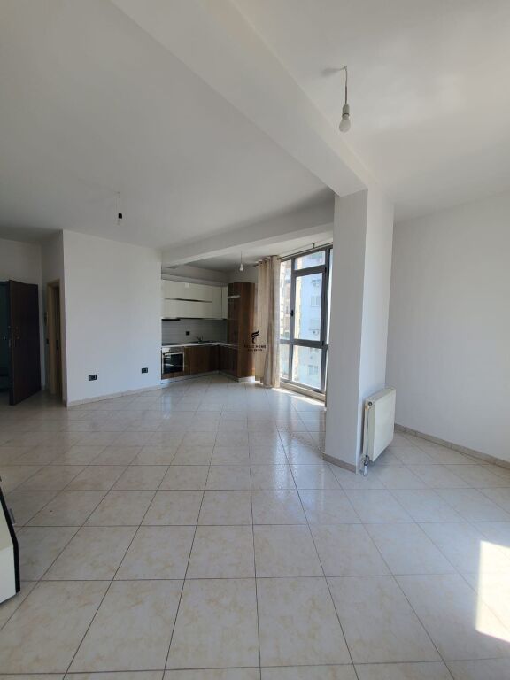 ZYRE ME QERA 110 M2 KOMUNA E PARISIT 1430 EURO FH-81361