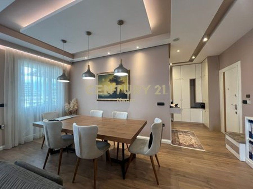 QIRA, PENTHOUSE MODERN 1+1 me POST PARKIMI, Liqenit Artificial ‼️ 1,200 € /Muaj