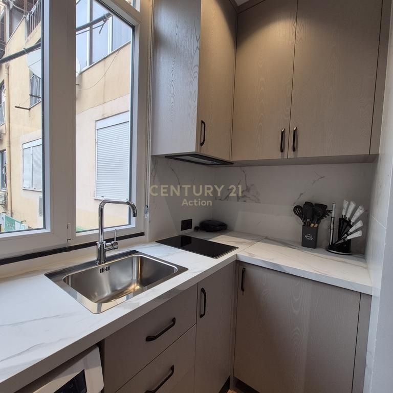 Shitet Apartament 2+1 !
