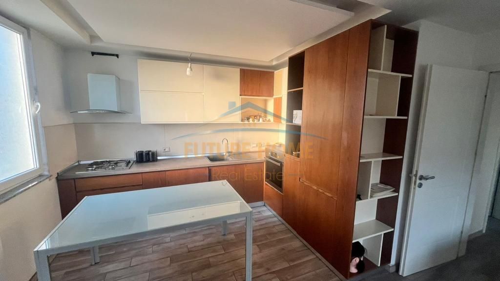Shitet, Apartament 2+1+2, Unaza e Re.