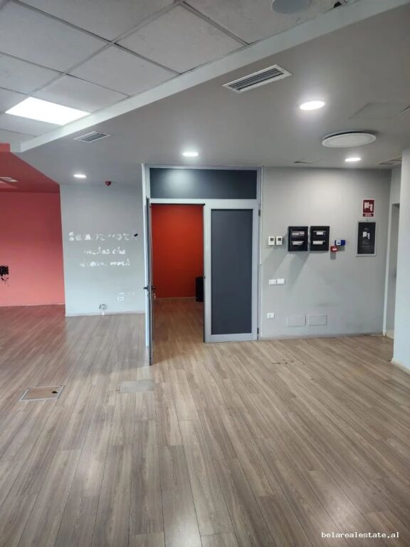 Zyre Me Qera Tek Pallati Me Shigjeta (ID BZ21000) Tirane