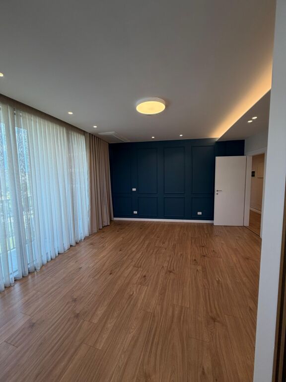 ZYRE ME QERA TEK LAKE VIEW RESIDENCE