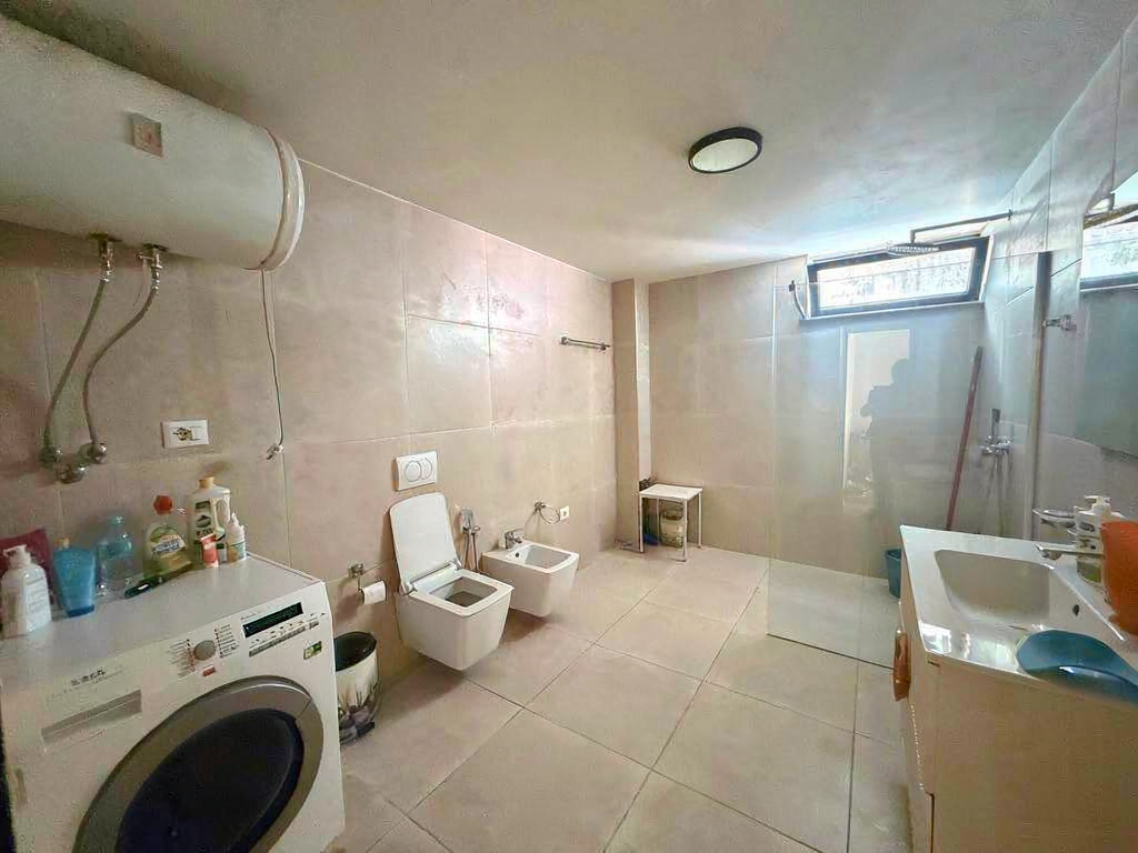 Apartament 1+1 + Post Parkimi me qira tek Medreseja