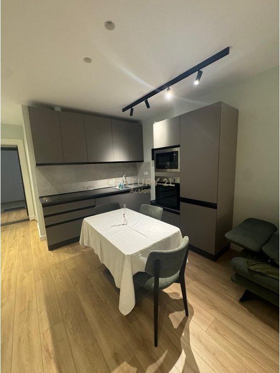 Jepet me qira apartament 1+1 – Komuna e Parisit