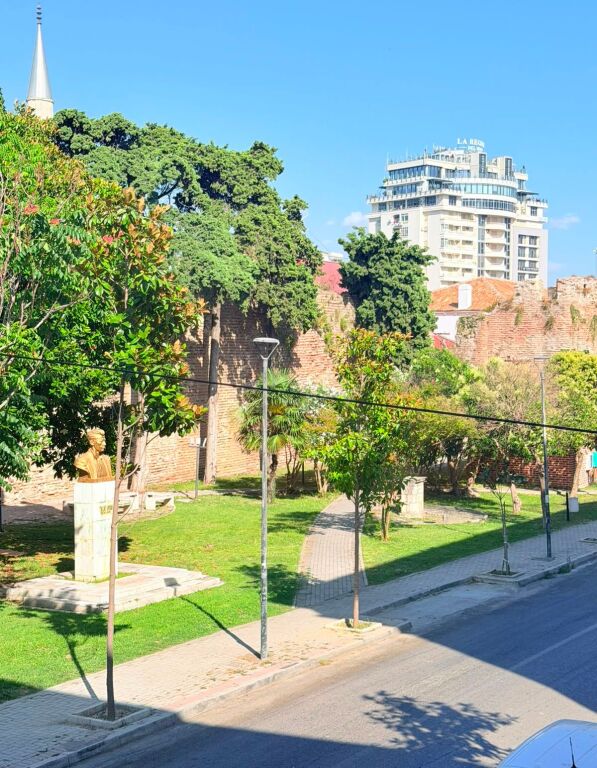 JEPET ME QERA APARTAMENT 3+2 PRANE ALBANIAN COLLEGE, DURRES