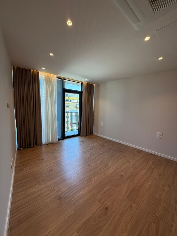 ZYRE ME QERA TEK LAKE VIEW RESIDENCE
