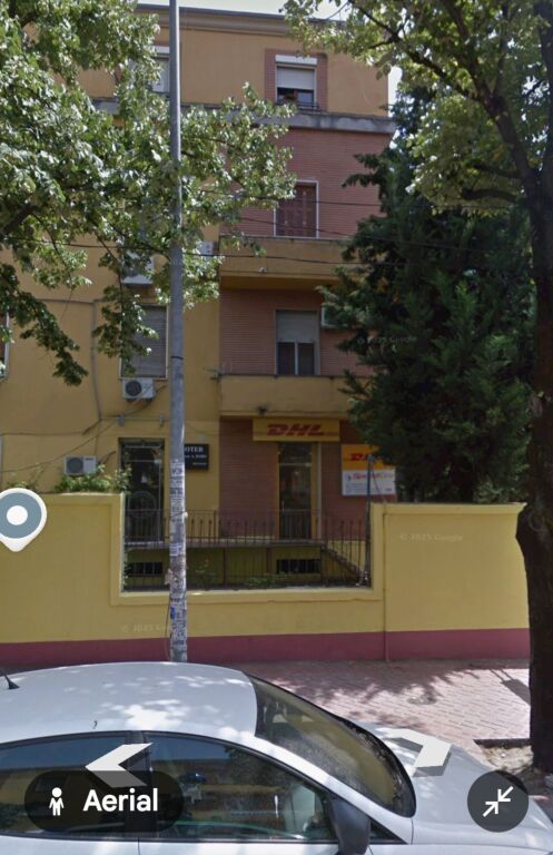 Jepet me qera  ambient  biznesi  ne zemër  te  bllokut  