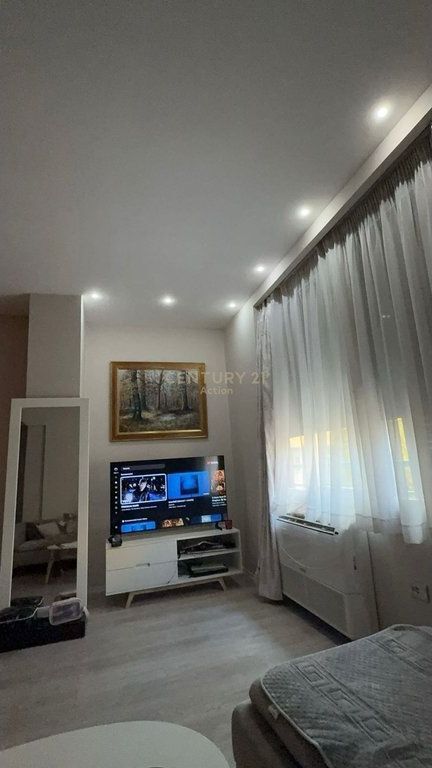 Jepet me Qira Apartament 2+1 Pazari i Ri.