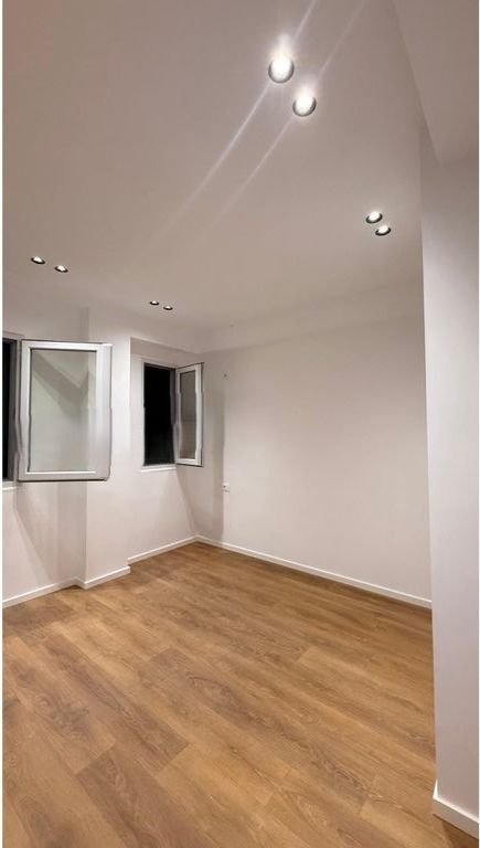 Shitet Apartament 1+1 21 Dhjetori