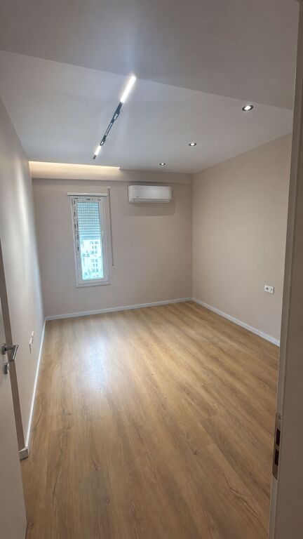 🏢 Office for Rent (85 m²): 60,000 ALL/Month || 3 Office Spaces + 1 Parking Space 📍 Former Shqiponja Square, right at the intersection (Vajza me Peja Building)