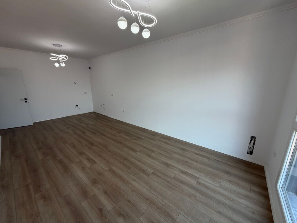 For rent 3+1+2+2 parking spaces