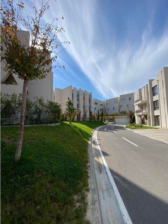 Affitto, Villa su 3 Piani, Complesso "Green Valley", Lago Secco, Tirana