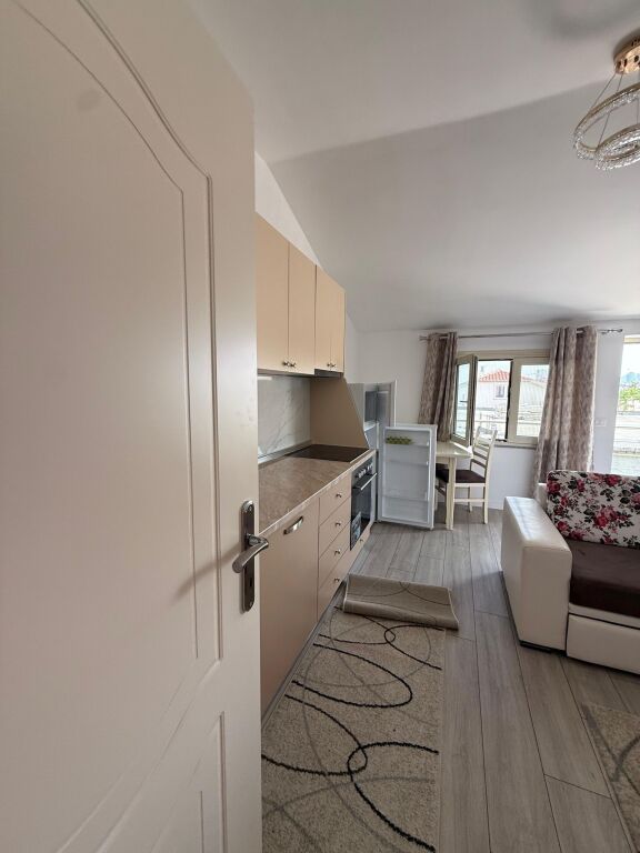 Qera | Shtëpi private 1 + 1 | Rruga 5 Maji | 350 €/muaj