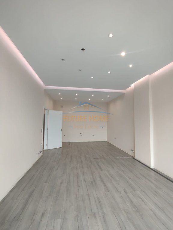 Qera, Ambient Biznesi, Kompleksi Square 21,Tiranë
