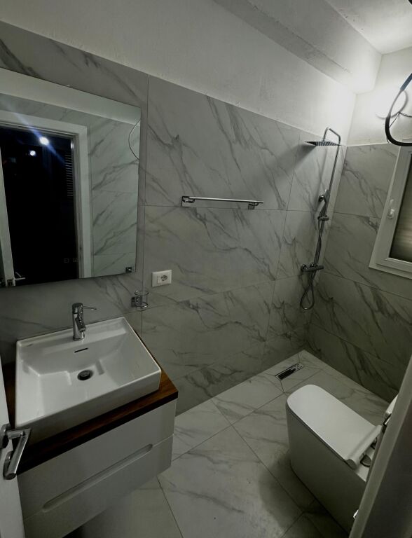 Rent | Vilë 1 + 1 | Rruga Sejdi Avdia | 300 €/month