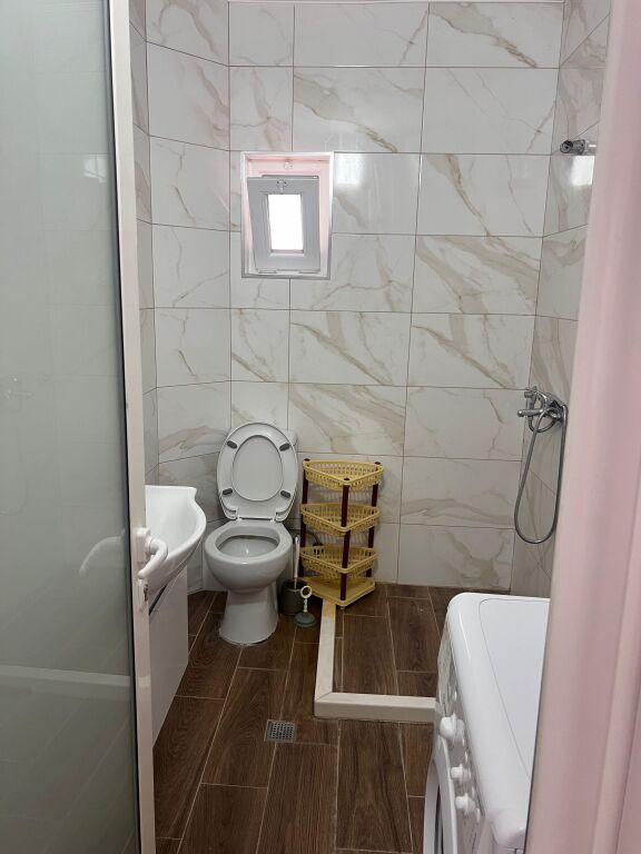 Shitet apartament 1+1 📍Laprakë, pranë KMY