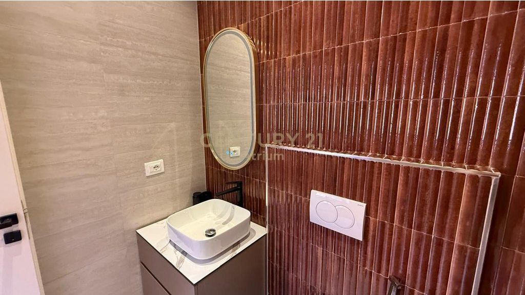 Apartment 1+1 For Rent in Pazari i Ri, Tirana - 700€ | 98 m²