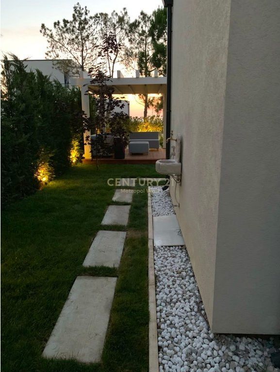 Me Qira - Vilë në "Vala Mar" Residence, Gjiri i Lalzit, Durrës 3,900 € /Muaj