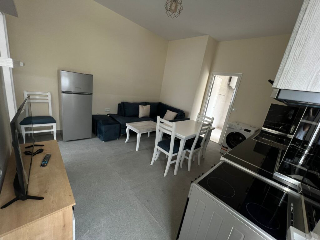Qera | Apartament 1 + 1 | Shkolla e Bashkuar | 400 €/muaj