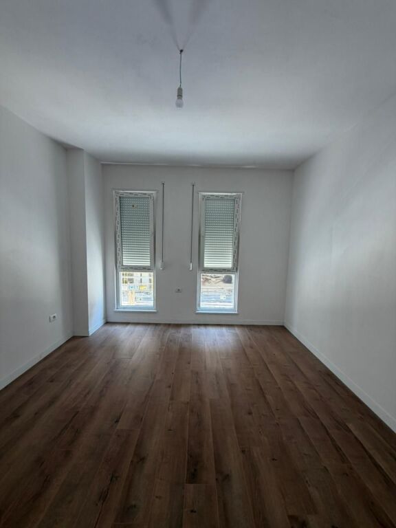 Shitet apartament 2+1+2 i perfunduar tek Univers City