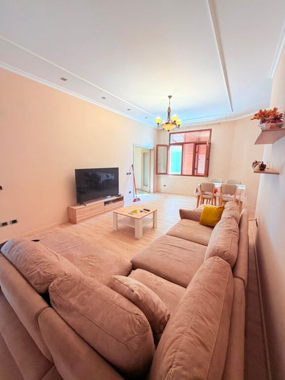 JEPET ME QERA APARTAMENT 3+2 PRANE ALBANIAN COLLEGE, DURRES