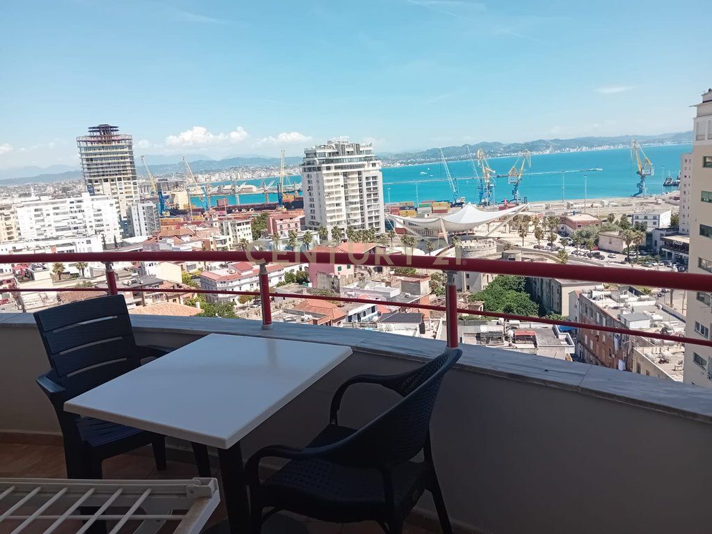Jepet me qira apartament 2+1+2 me pamje nga deti ne Vollga