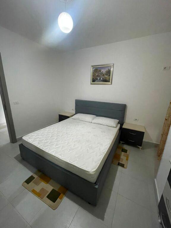 Affittasi 2+1+2 e parcheggio per 55.000 lek