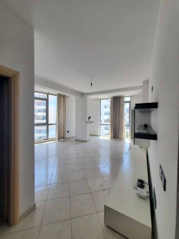 ZYRE ME QERA 110 M2 KOMUNA E PARISIT 1430 EURO FH-81361