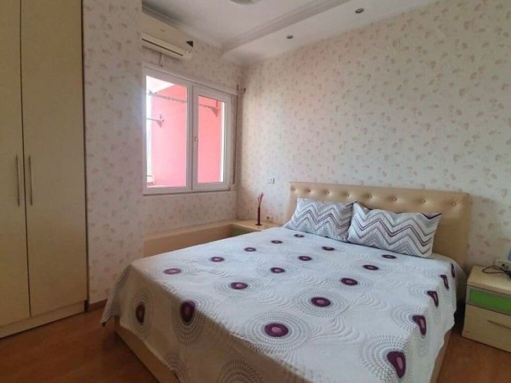 Appartamento 1+1 in Vendita a Komuna e Parisit