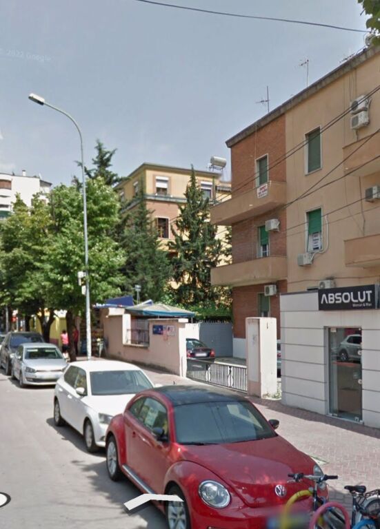 Jepet me qera  ambient  biznesi  ne zemër  te  bllokut  