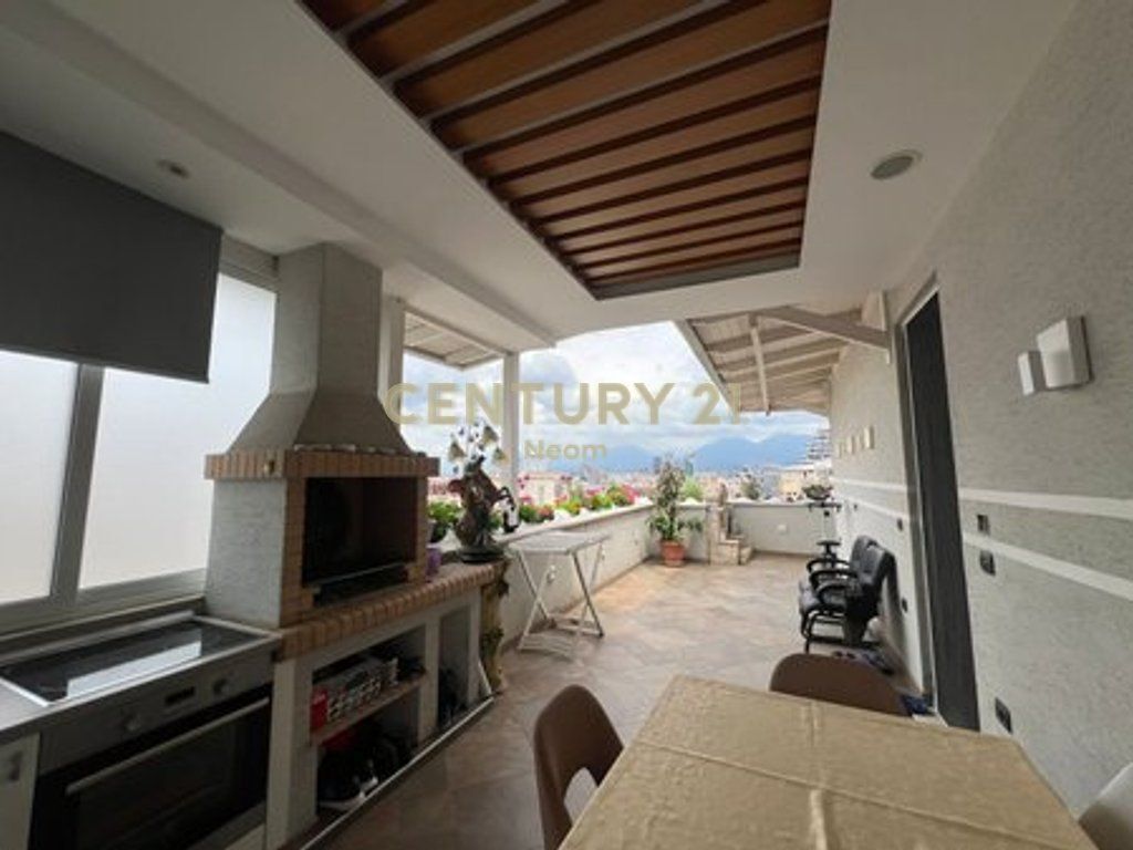 QIRA, PENTHOUSE MODERN 1+1 me POST PARKIMI, Liqenit Artificial ‼️ 1,200 € /Muaj