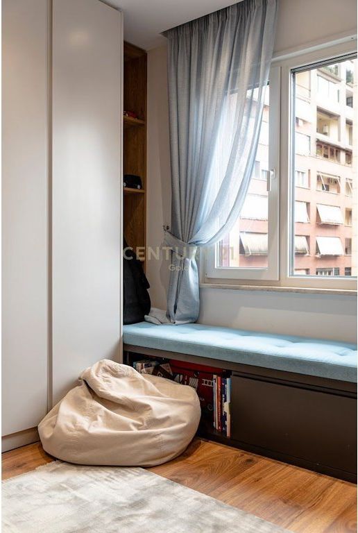 Apartament Luksoz me Qira në Zemër të Tiranës – Rruga e Barrikadave, pranë Sheshit Skënderbej 1,500 € /Muaj