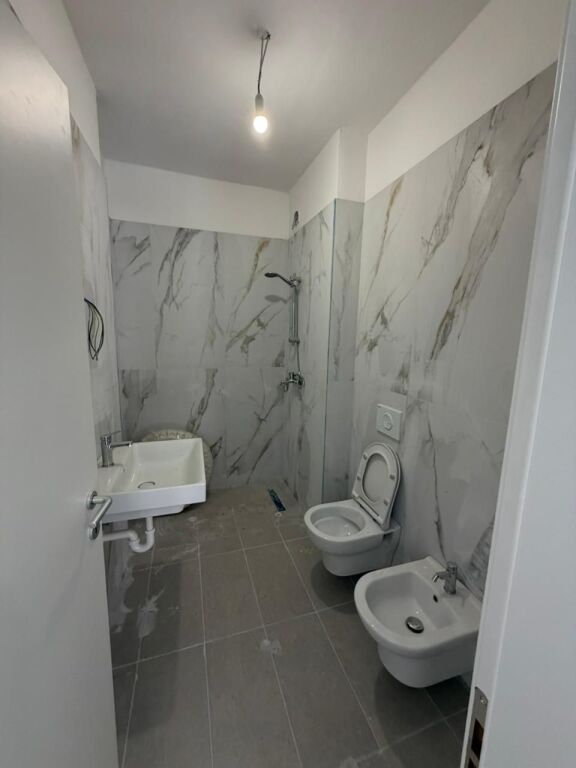 Shitet apartament 2+1+2 i perfunduar tek Univers City