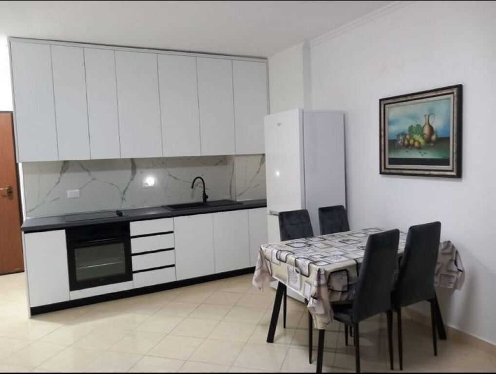 🏡 Apartament 1+1 me Qira – Pallatet Çabej, Yzberisht