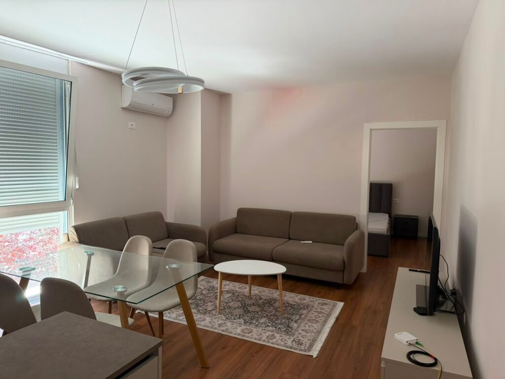 Jepet me qera apartament 2+1 – Rruga e Barrikadave