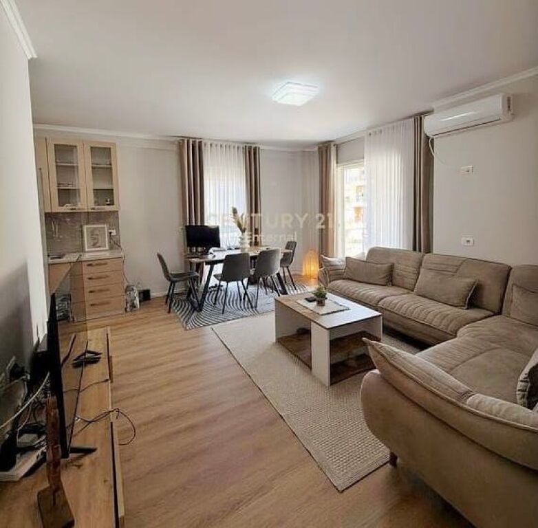 Mine Peza - Jepet 2+1+ Verande Luxury Prane Prokurorise Pallat i 2024 Kati i 4 Apartamenti eshte i investuar ne detaj per banim me kushtet me te mira te jeteses Pallati eshte ndertim i 2024 Jepet per periudhe afatgjate CMIMI NE LEKE