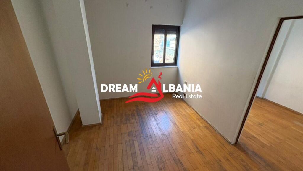 Shitet Apartament 2+1 prane Venuse në Xhamllik, Tiranë  (ID 41212272)