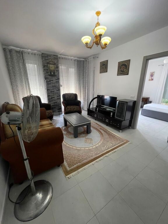 Affittasi 2+1+2 e parcheggio per 55.000 lek