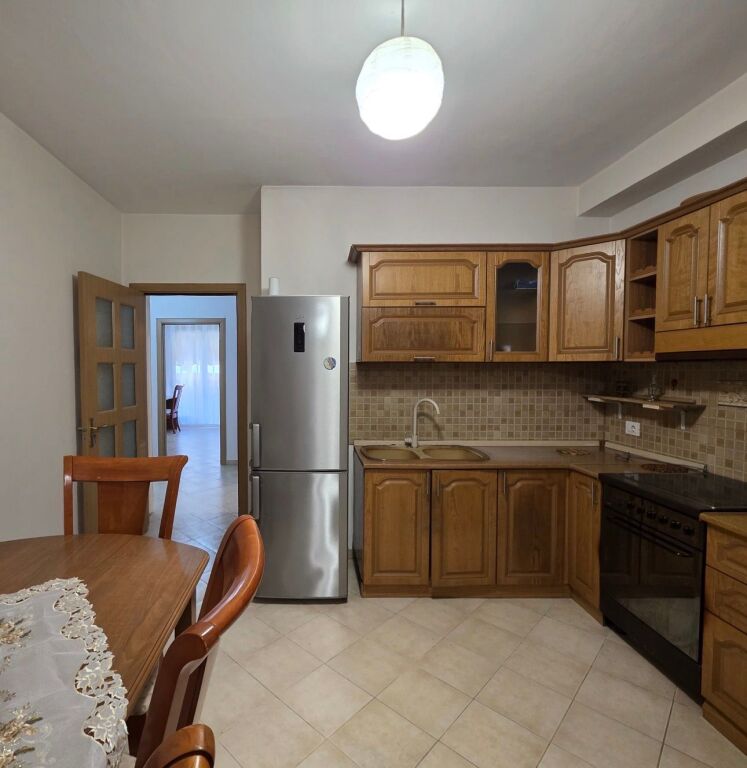 Astir prane Viles L jepet apartament me qera 2+1+2wc