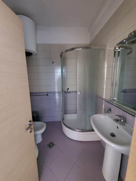 ZYRE ME QERA 110 M2 KOMUNA E PARISIT 1430 EURO FH-81361