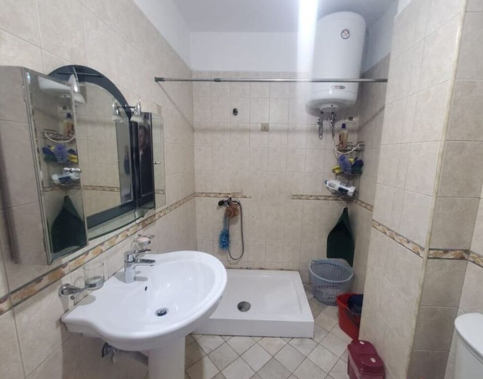 Shitet Apartament 1+1 – Rruga Jordan Misja (pranë Gener 2)