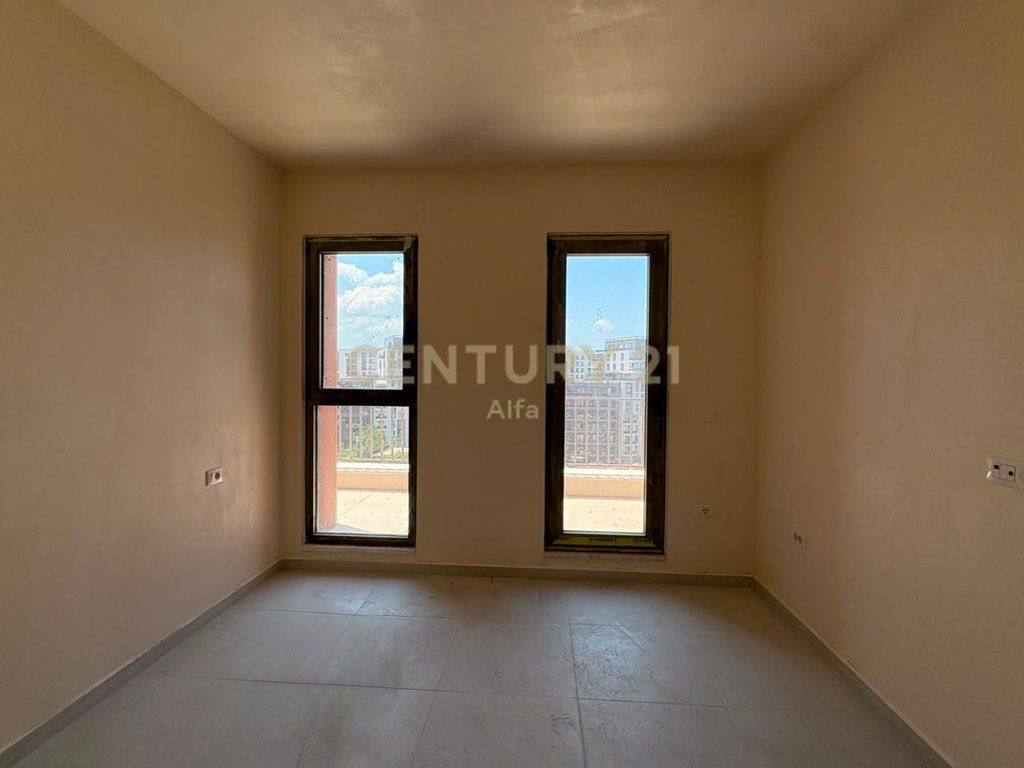 Jepet me qira apartament 1+1 me verandë për zyra në Rrugën Dritan Hoxha!
