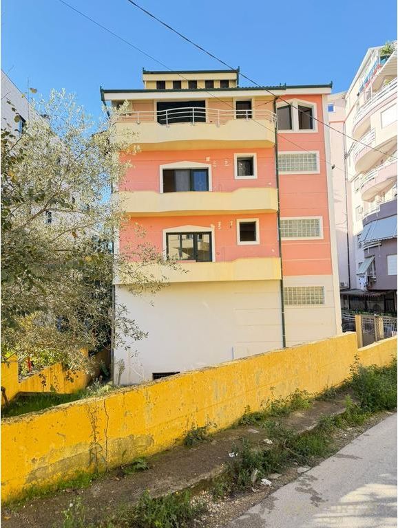 VILE KATER KATESHE PER QIRA TEK KOPSHTI ZOOLOGJIK! 2,500 € /Muaj