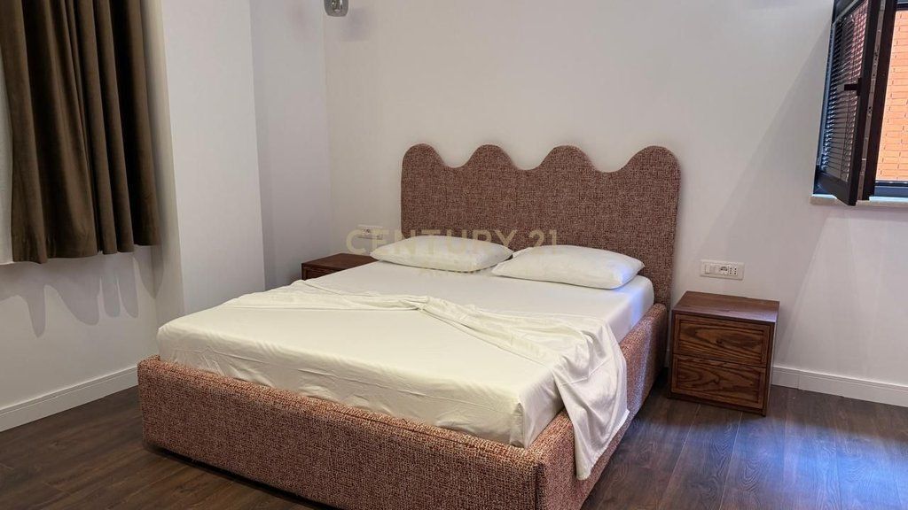 Apartment 1+1 For Rent in Pazari i Ri, Tirana - 700€ | 98 m²