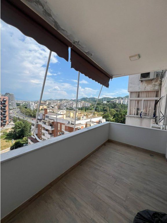Shitet Apartament 2+1+2+Depo, Komuna e Parisit