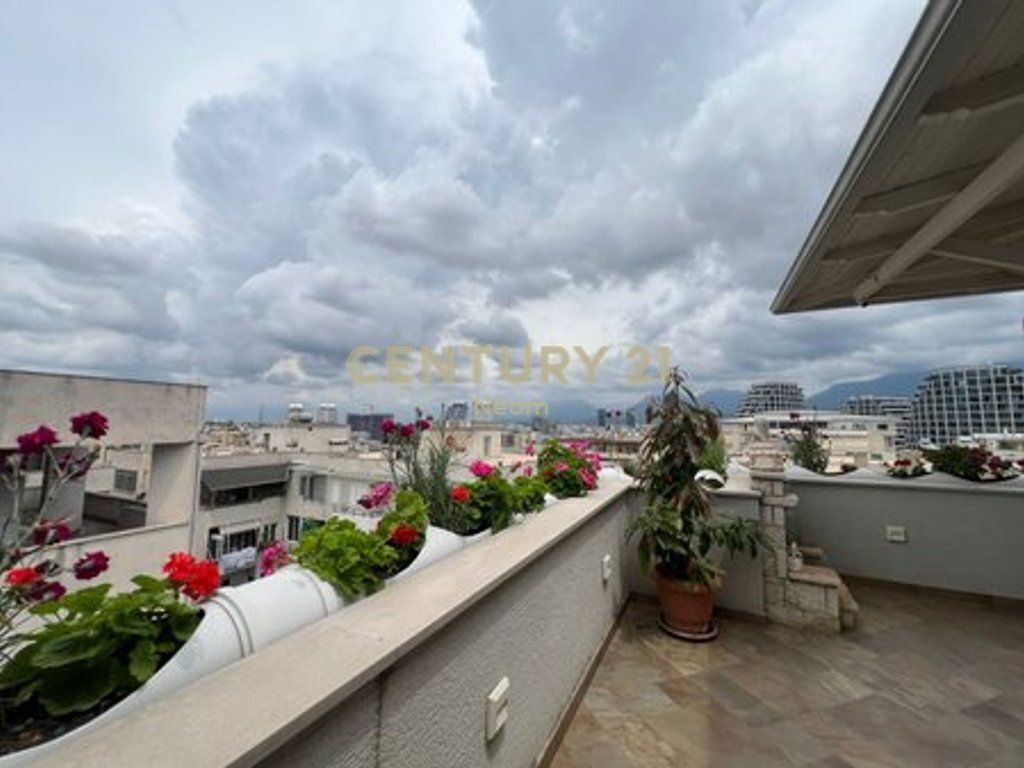 QIRA, PENTHOUSE MODERN 1+1 me POST PARKIMI, Liqenit Artificial ‼️ 1,200 € /Muaj