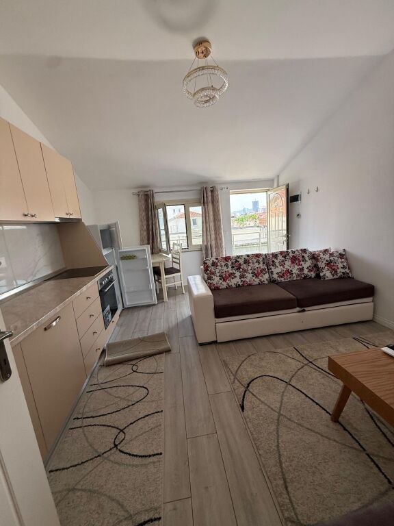 Qera | Shtëpi private 1 + 1 | Rruga 5 Maji | 350 €/muaj