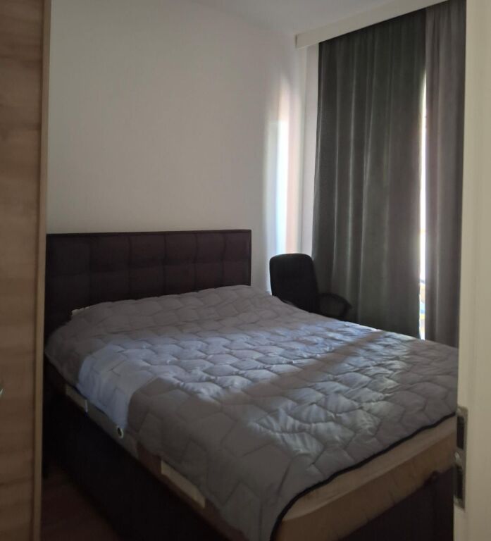 Jepet me qera apartament 1+1 tek Mangalem 21 ne Ali Dem