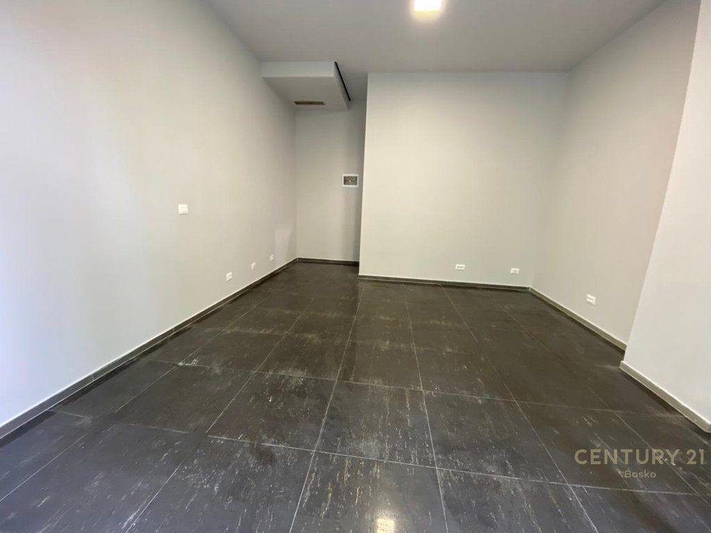 Affitto, Spazio Commerciale, Zogu i Zi.