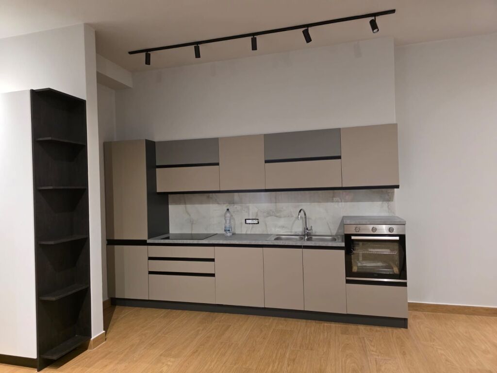 Apartament 1+1+1 post parkimi me qira